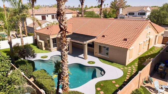 Foto del edificio - Gorgeous Everything you Need 4Bedroom plus Den Chandler Home!