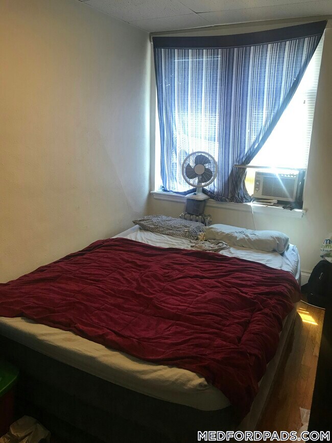 Building Photo - 53 Fellsway W