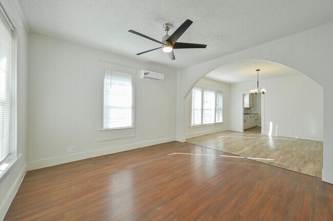 Building Photo - 607 N Evans Ave