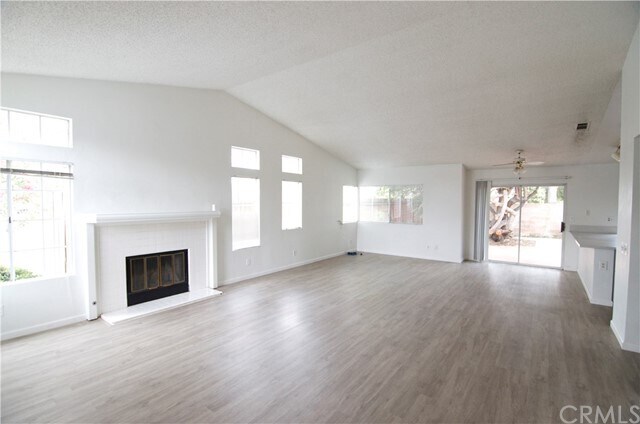 Building Photo - 39249 Dovetree Dr