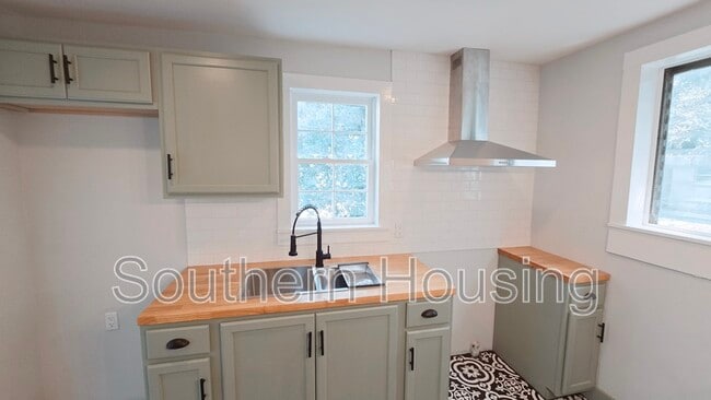 Foto del edificio - 159 Poplar Ave
