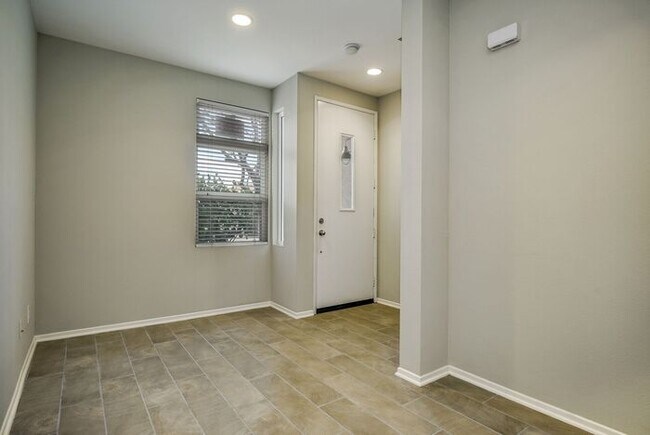 Foto del edificio - 405 W 2nd Ave