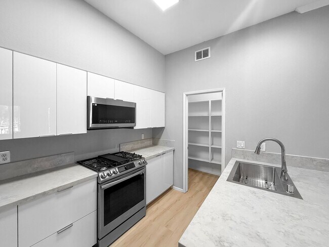 Foto del edificio - Beautiful 1B/1BA Apartment in Scripps Ranc...
