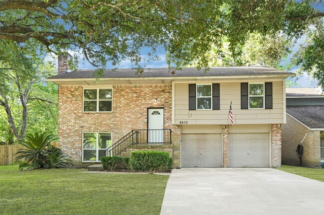 Foto del edificio - 8610 Timber View Dr