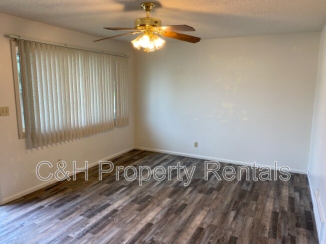 Foto del edificio - 1505 Elaine St