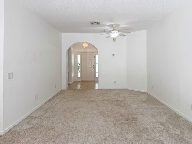 Building Photo - Pines at Lake Saunders 3 bedroom 2 bath home with double car garage
