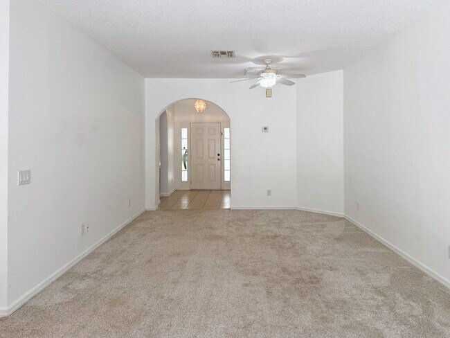 Foto del edificio - Pines at Lake Saunders 3 bedroom 2 bath home with double car garage