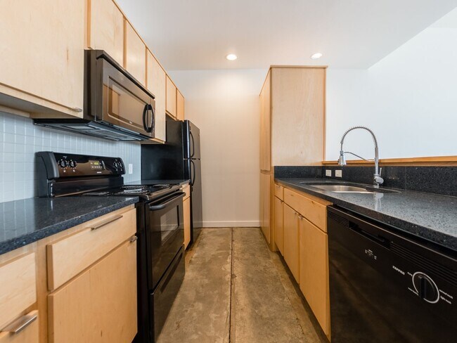 Building Photo - 670 Madison Ave