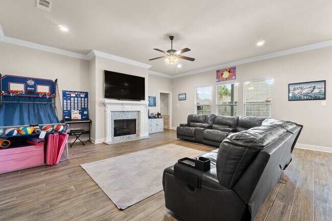 Building Photo - 1464 Sabal Palm Dr
