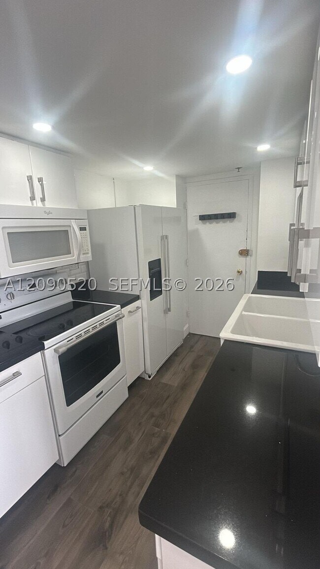 Foto del edificio - 7545 E Treasure Dr