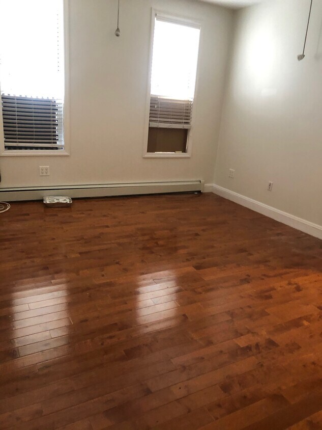 Foto del edificio - 2348 E 22nd St