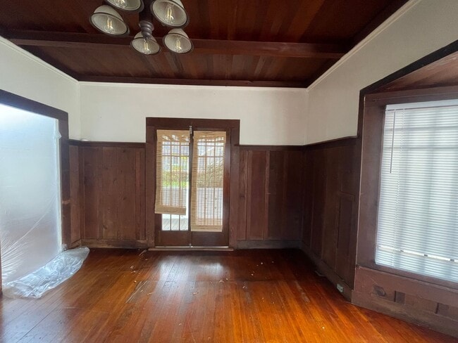 Building Photo - Pacific Grove quaint cottage