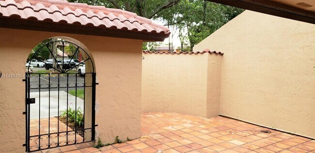 Foto del edificio - 3750 Alcantara Ave