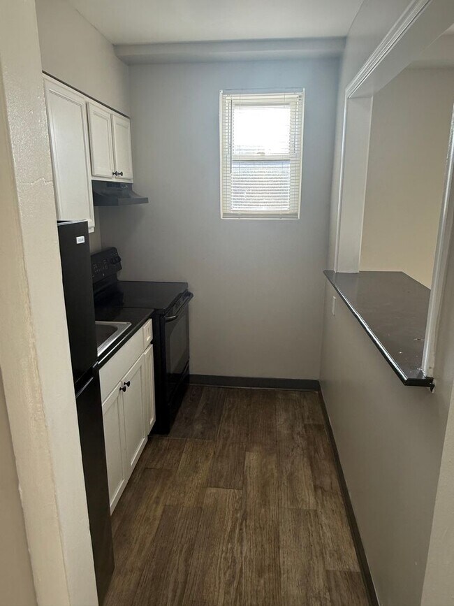 Building Photo - Mayflower Apartments