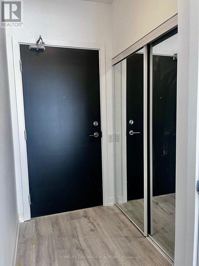 Building Photo - 7 Golden Lion Heights