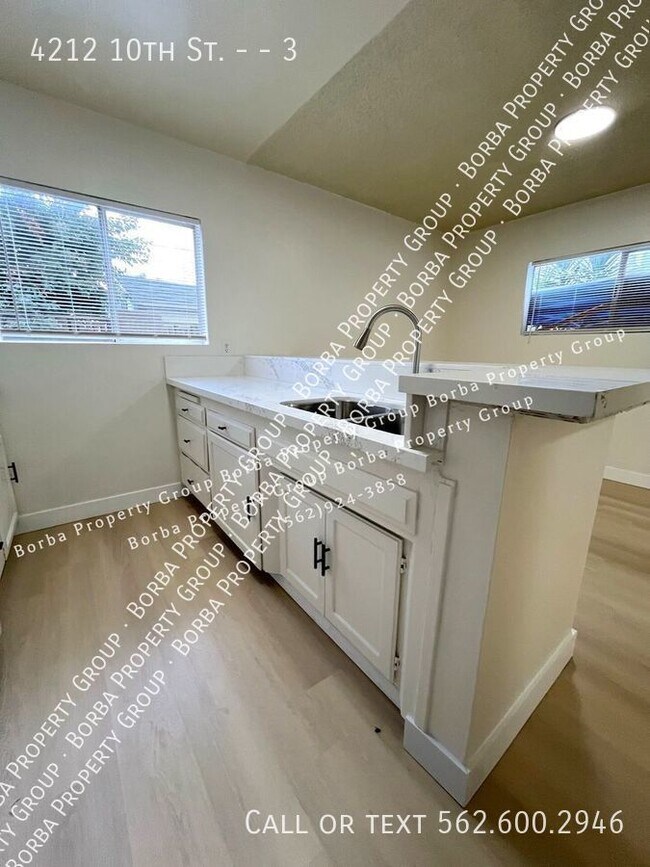 Foto del edificio - SPACIOUS 2 BEDROOM 2 BATHROOM TOWNHOUSE WI...