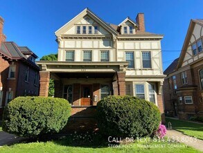 Building Photo - 446 W 10th St