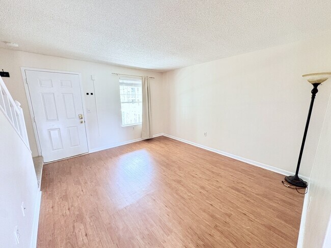 Building Photo - 250 Elm St