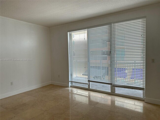 Foto del edificio - 7280 SW 90th St