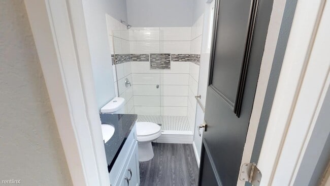 Building Photo - 1 br, 1 bath House - 10757 Parkdale Avenue...