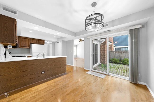 Foto del edificio - 26 Sarahs Grove Ln