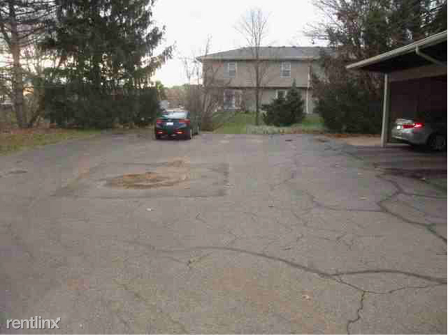 Building Photo - 2 br, 1.5 bath 4plex - 2211 Woodleaf St 22...