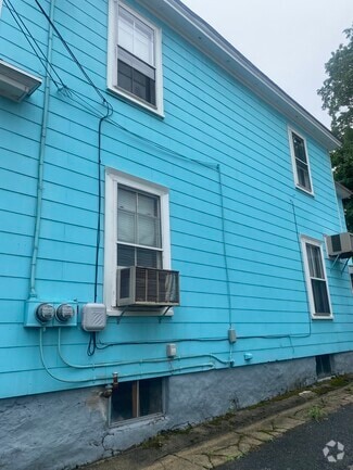 Building Photo - 39 Saint James St