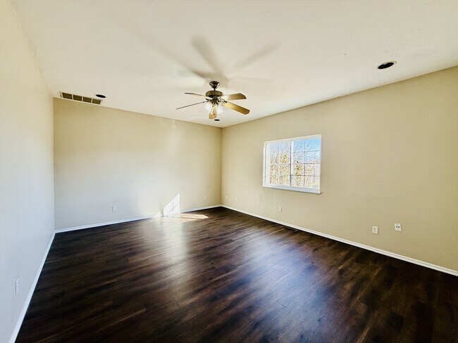 Foto del edificio - 408 Sterling Pointe Way