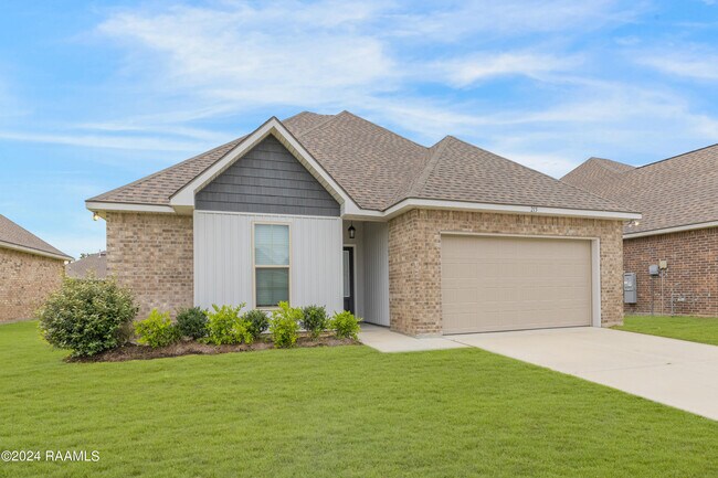 Building Photo - 215 Rocky Meadows Ln