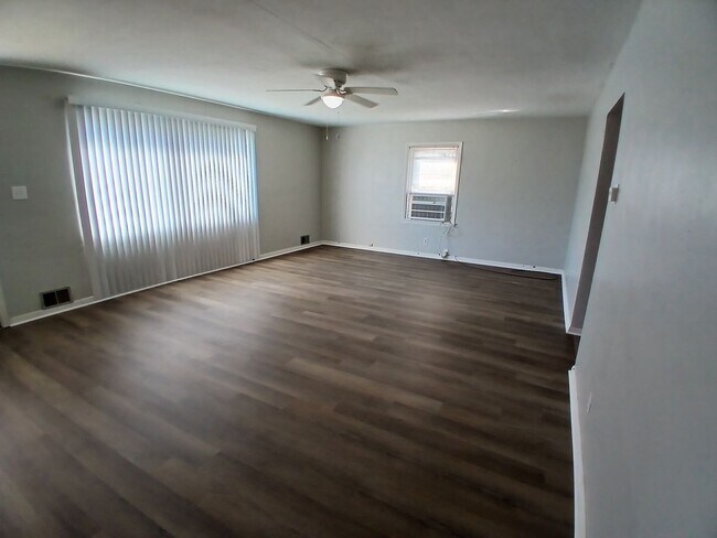 Building Photo - 3 Bedroom Home for Rent- Steps from Ball S...