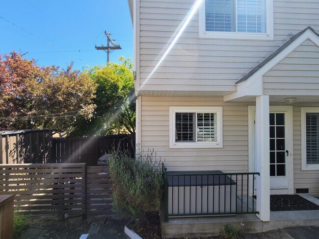 Foto del edificio - 120 Golden Ridge Ave