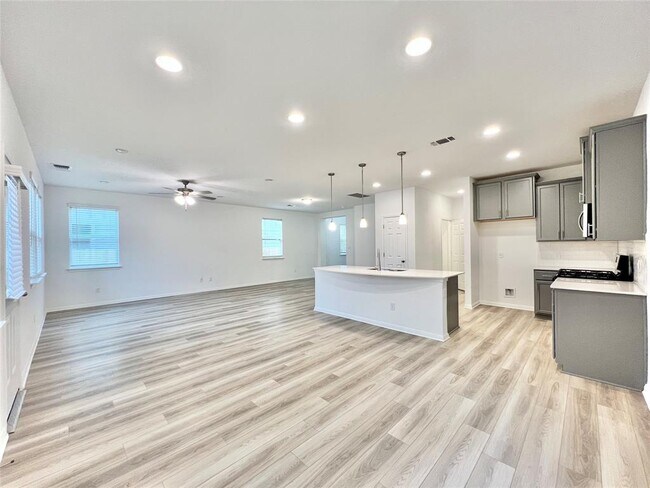 Foto del edificio - 3200 College Park Dr