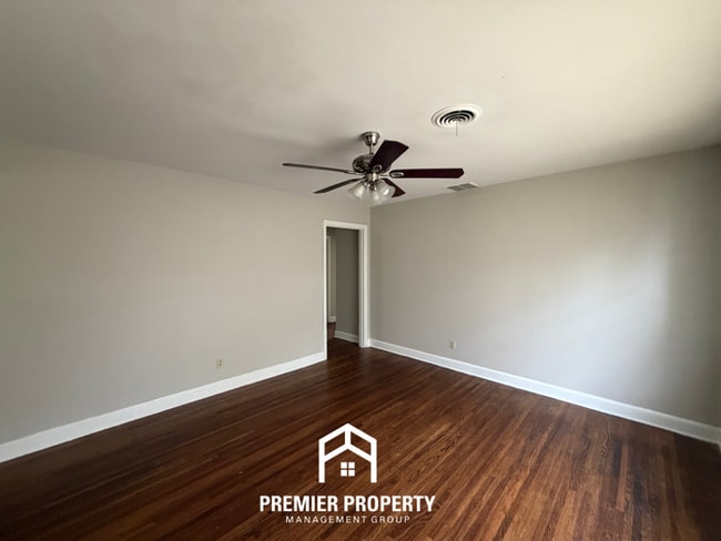 Photo - 4469 Leatherwood Ave House