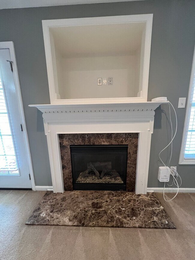 Foto del edificio - 4 Bed 2 Bath Raeford Home with Fenced Backyard