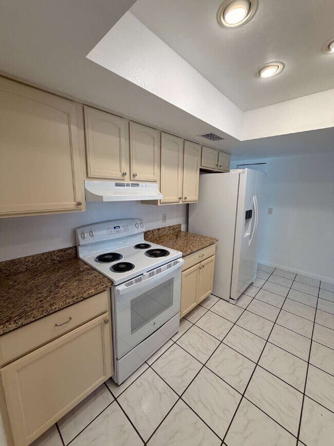 Foto del edificio - PRIVATE POOL HOME | 3 BED / 2 BATH | FENCED YARD | GARAGE | PET FRIENDLY