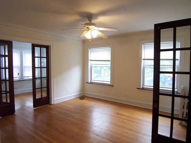 Building Photo - 4554 N Maplewood Ave