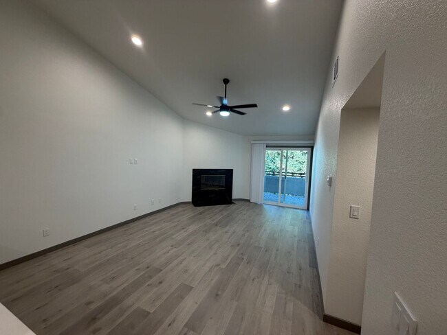 Foto del edificio - 7330 Stratford Pl