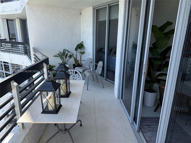Foto del edificio - 3530 Mystic Pointe Dr