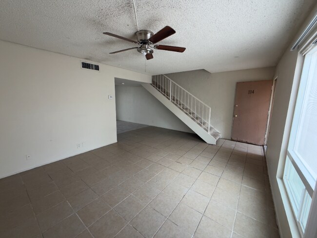 Building Photo - 3524 W Dunlap Ave