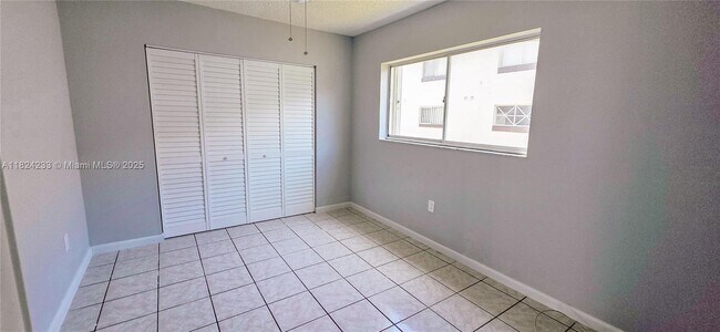 Foto del edificio - 1100 SW 104th Ct