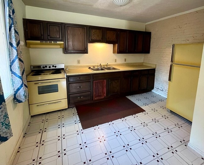 Photo - 623 E 9th Street Apartment