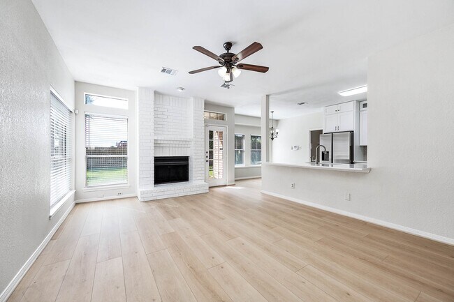 Foto del edificio - 4718 Sunshine Dr