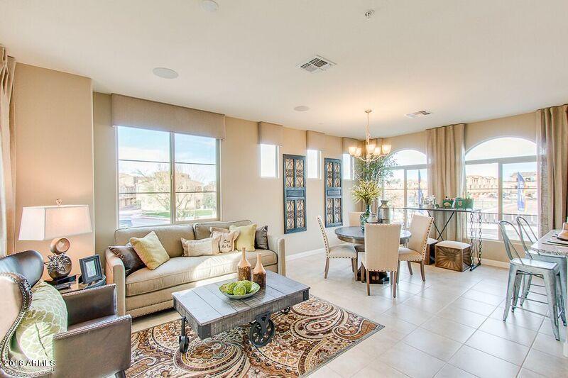 Foto principal - 240 W Juniper Ave