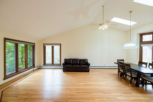 Foto del edificio - 18 Clifford Ave