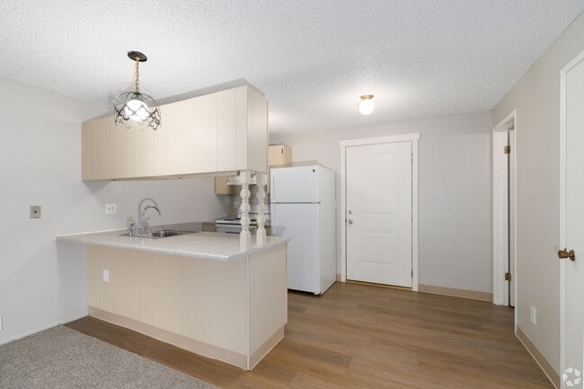Interior Photo - Rosewood Club Apts