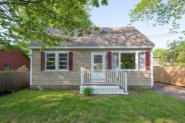 Building Photo - Seaside Splendor: 4BR House Close to Beach...