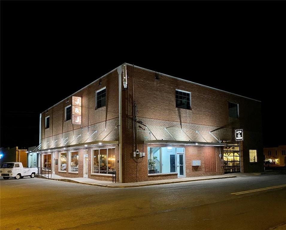 111 S Main St Unit 203, Springdale, AR 72764 Room for Rent in