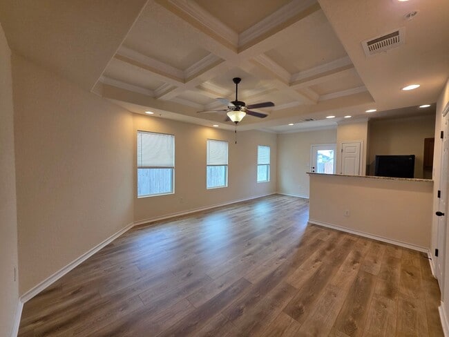 Building Photo - Town home for rent