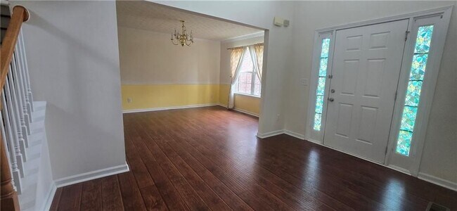 Foto del edificio - 3811 Roxfield Dr NE