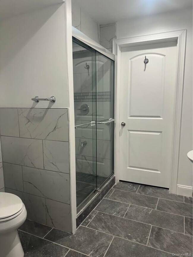 Building Photo - 192 Brookfield Ave